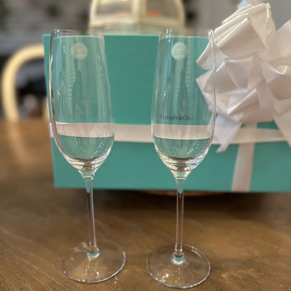 Tiffany & Co. Crystal champagne flutes with White Ribbon and Box - Picture 2 of 12